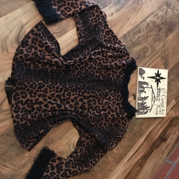 Raefella Large Leopard Cardigan Sweater - Picture 2 of 3